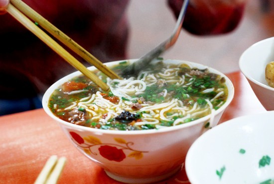 Những quán bún, miến trong ngõ hẻm vẫn đắt khách 12 Những quán bún, miến trong ngõ hẻm vẫn đắt khách 12