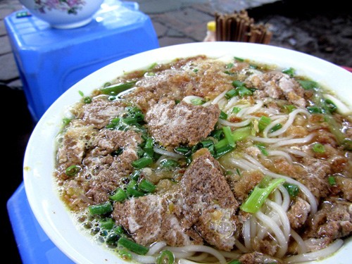 Những quán bún, miến trong ngõ hẻm vẫn đắt khách 1 Những quán bún, miến trong ngõ hẻm vẫn đắt khách 1