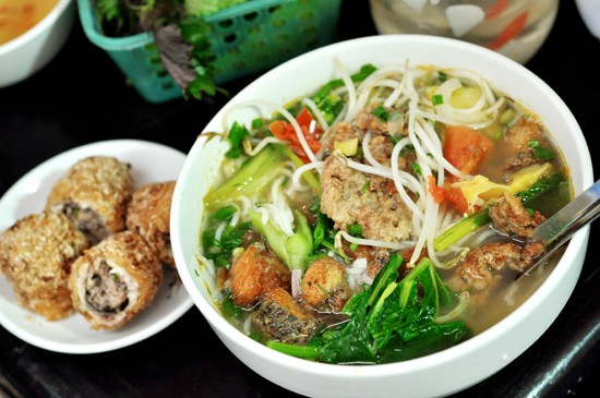 Những quán bún, miến trong ngõ hẻm vẫn đắt khách 4 Những quán bún, miến trong ngõ hẻm vẫn đắt khách 4