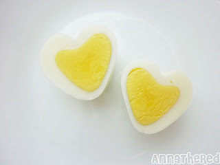 Cách luộc trứng hình tái tim