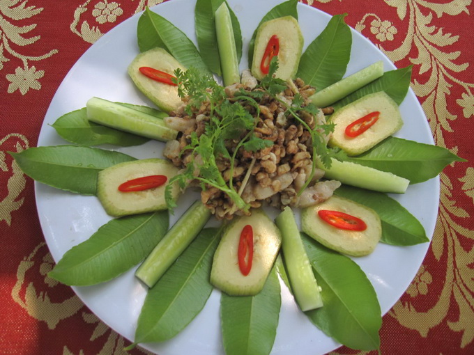 Về Cà Mau ăn mắm ong rừng 2