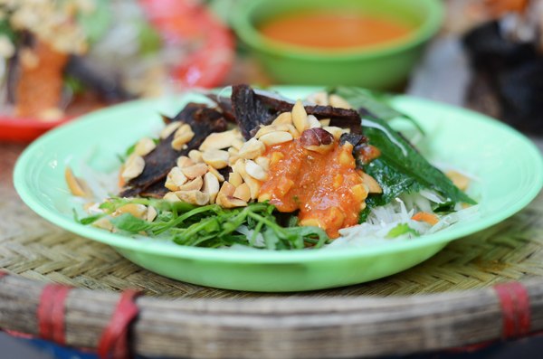Nộm b&ograve; kh&ocirc; thanh m&aacute;t, kh&ocirc;ng ngấy.