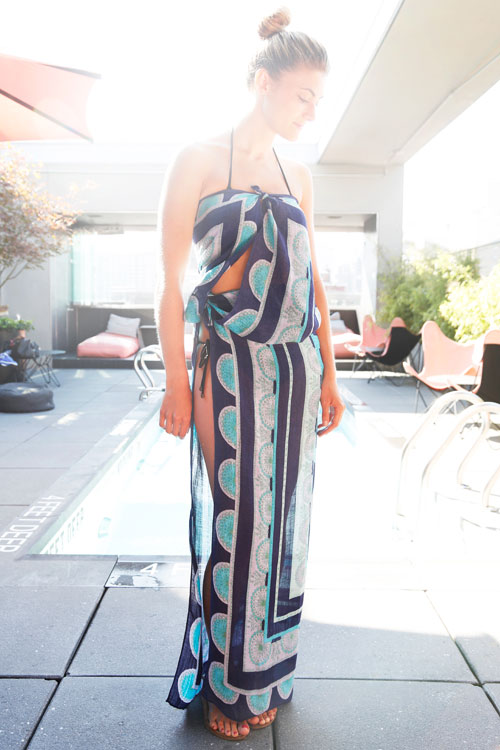Dạo biển th&ecirc;m cuốn h&uacute;t với 4 kiểu thắt sarong cơ bản 9
