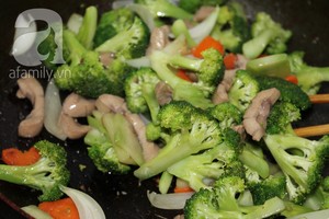 Giòn ngọt ngon cơm với bông cải xanh xào cật heo 12