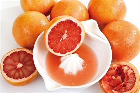 Nước &eacute;p tr&aacute;i c&acirc;y 'đ&aacute;nh bay' ốm ngh&eacute;n - 3