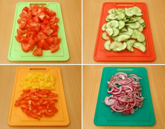 Làm salad Hy Lạp mát lành chỉ 2 bước đơn giản