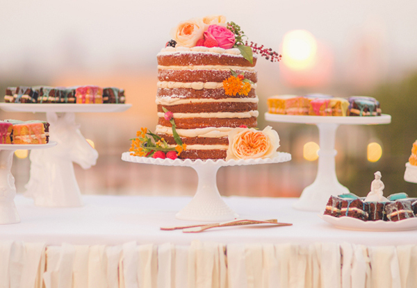 Bàn Tiệc Bánh Cưới Đa Sắc