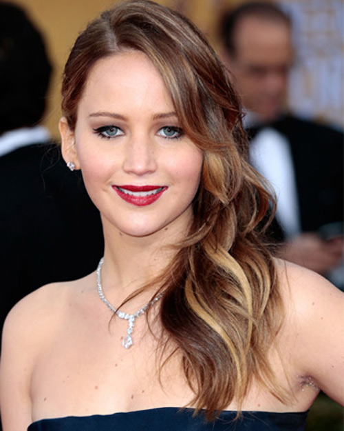 Học Jennifer Lawrence chọn tóc cho mặt tròn - 4