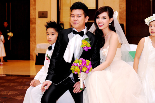 Cô dâu nào khiến showbiz "rúng động" nhất? - 2