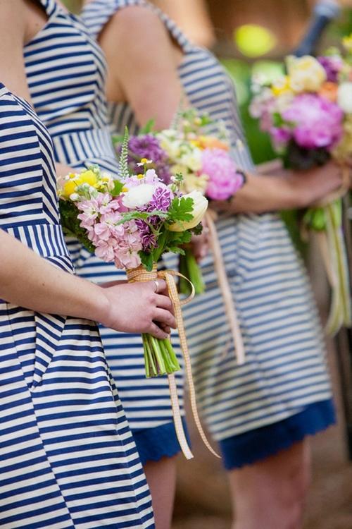 7 gợi ý váy phù dâu thời trang và nhã nhặn 16 váy phù dâu sang trọng - hình minh họa 15