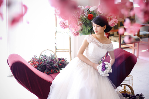 váy cưới cô dâu ngực lép - hình minh họa 11