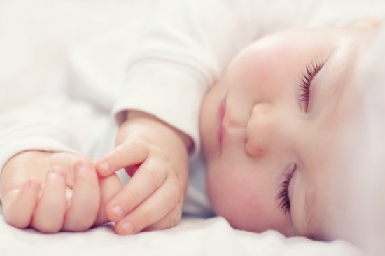 Vì sao bé bỏ bú sớm?