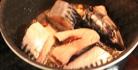 cá nục kho dứa - hình minh họa 8