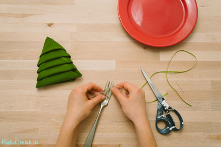 gập khăn ăn hình cây thông noel