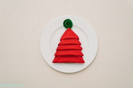 gập khăn ăn hình cây thông noel