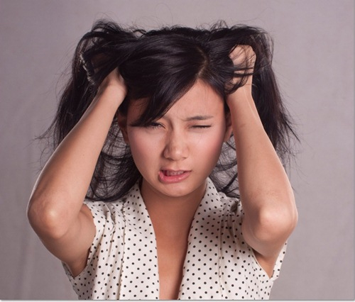 mụn mọc trên da đầu